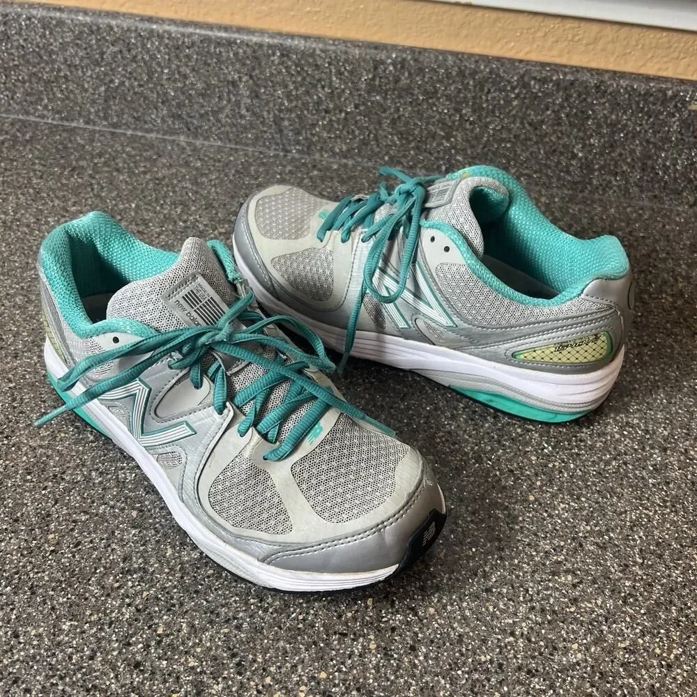 New Balance 1540v2 Trail Running Shoe Gray Green Womens 8 D Wide Lace Up Low USA